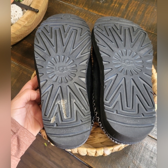 UGG Women Size 5 Tasman Black Slippers - Picture 5 of 9